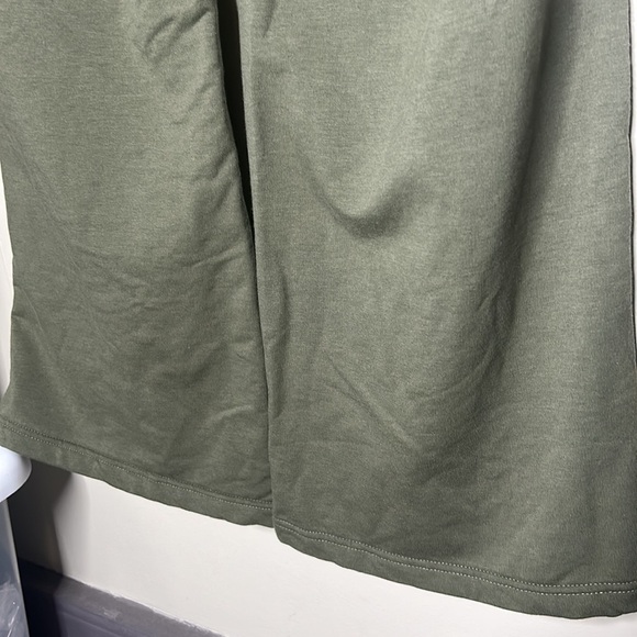 NWT TORRID Olive Green Cozy Fleece Flare Sweat Pants Size 0/Large - Picture 10 of 11